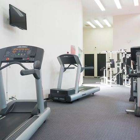 方迪多拉蒙特雷公园假日酒店 外观 照片 The gym at the University of Brighton