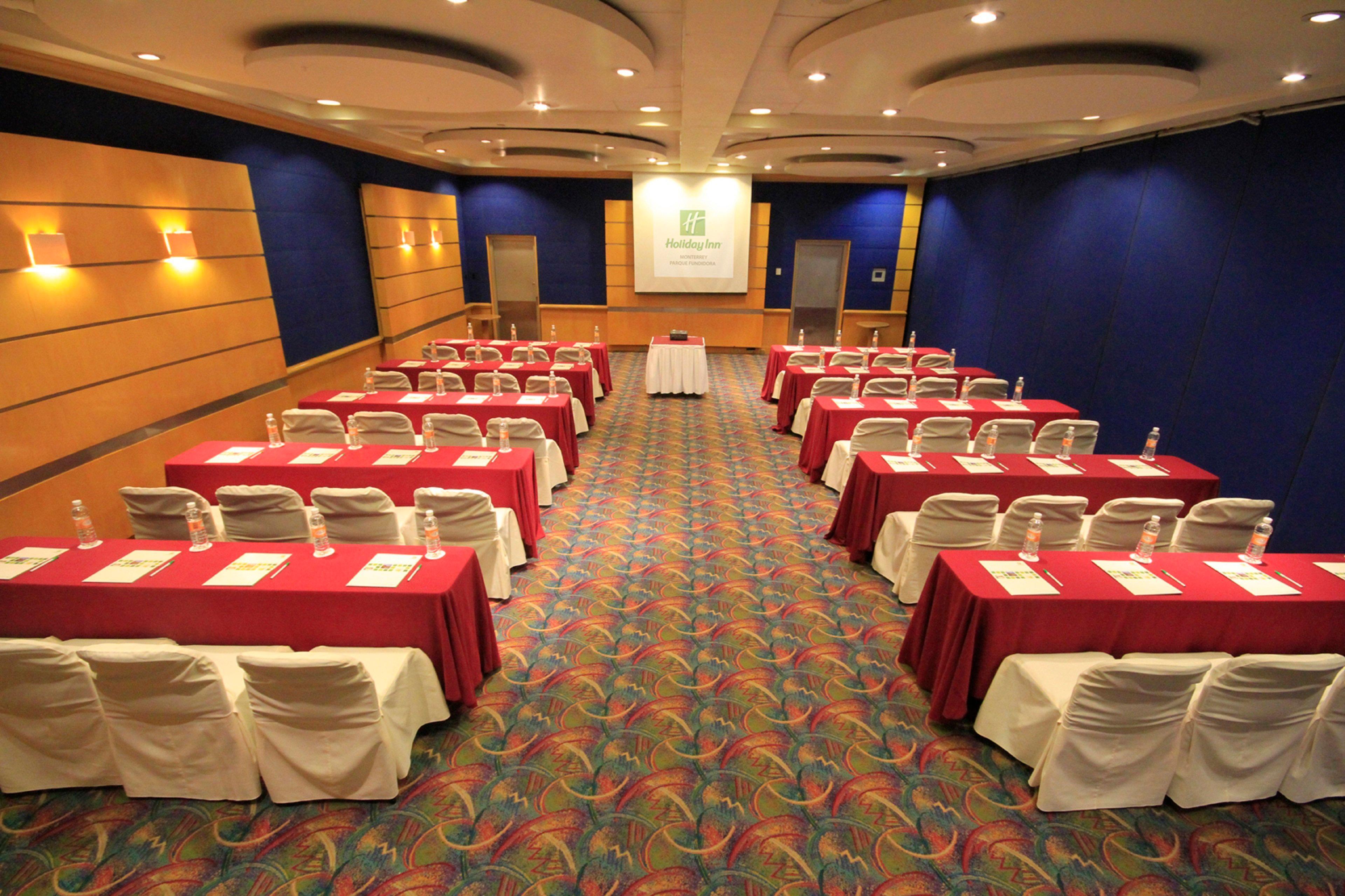 方迪多拉蒙特雷公园假日酒店 外观 照片 A typical classroom layout