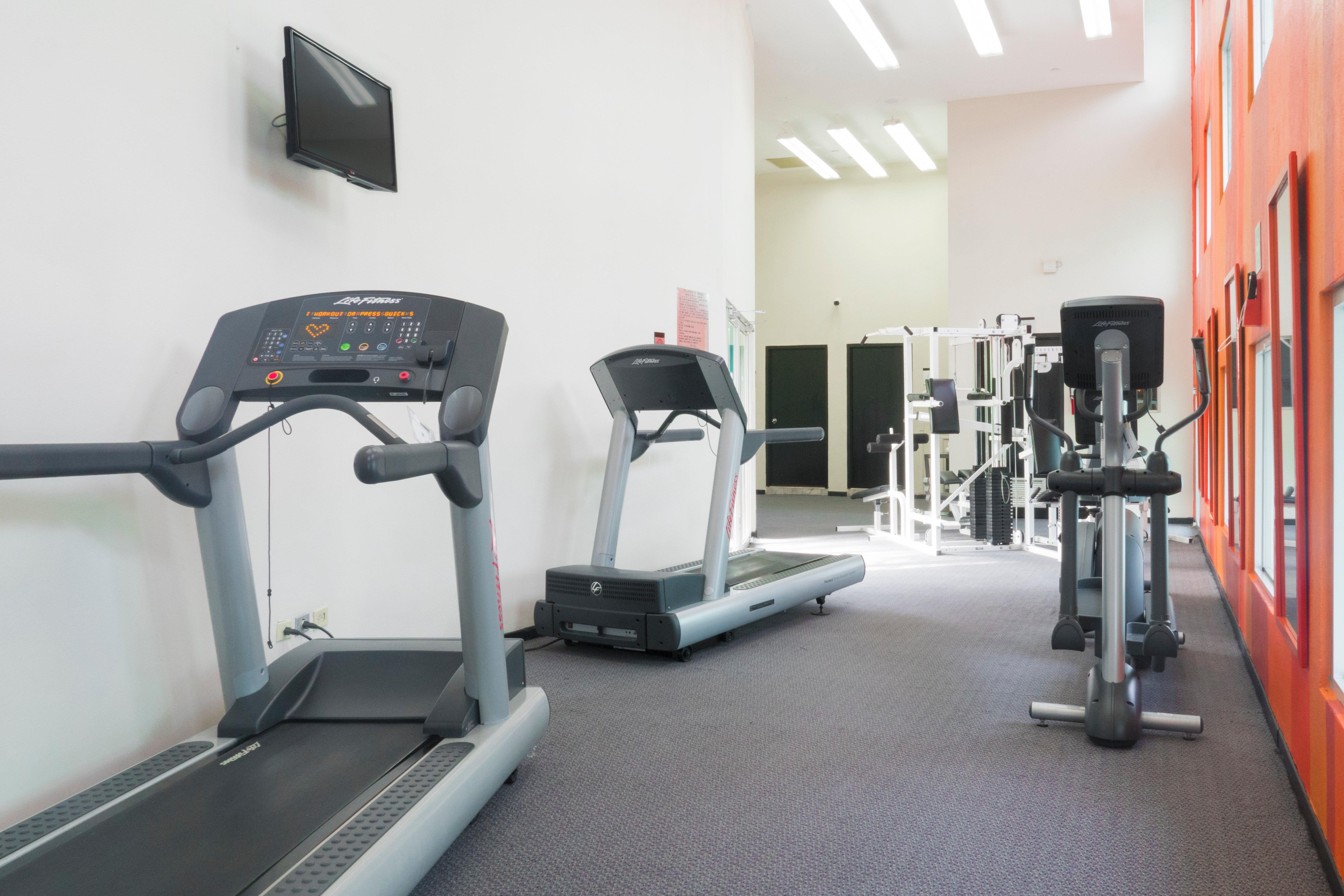 方迪多拉蒙特雷公园假日酒店 外观 照片 The gym at the University of Brighton