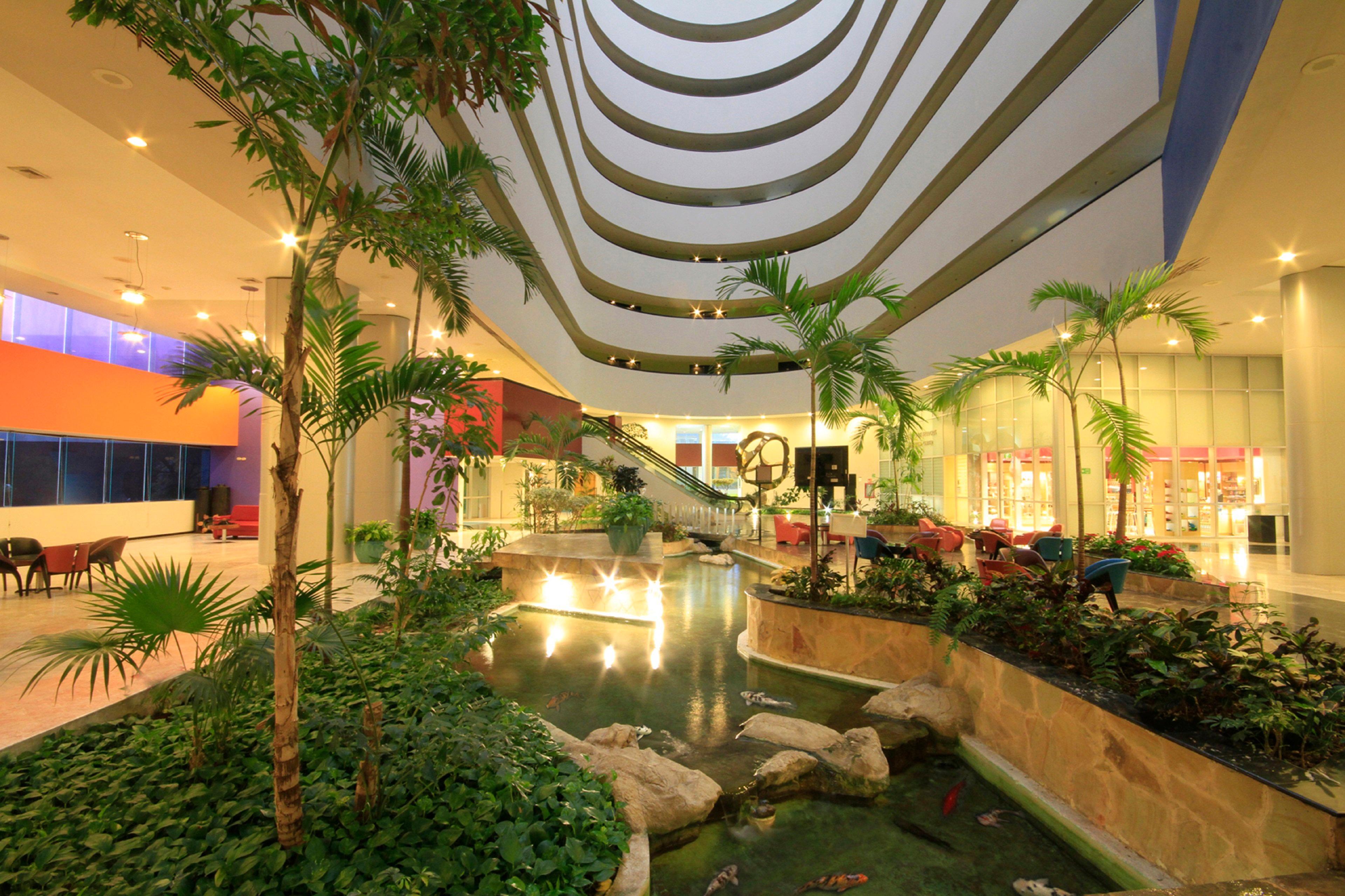 方迪多拉蒙特雷公园假日酒店 外观 照片 The interior of the hotel