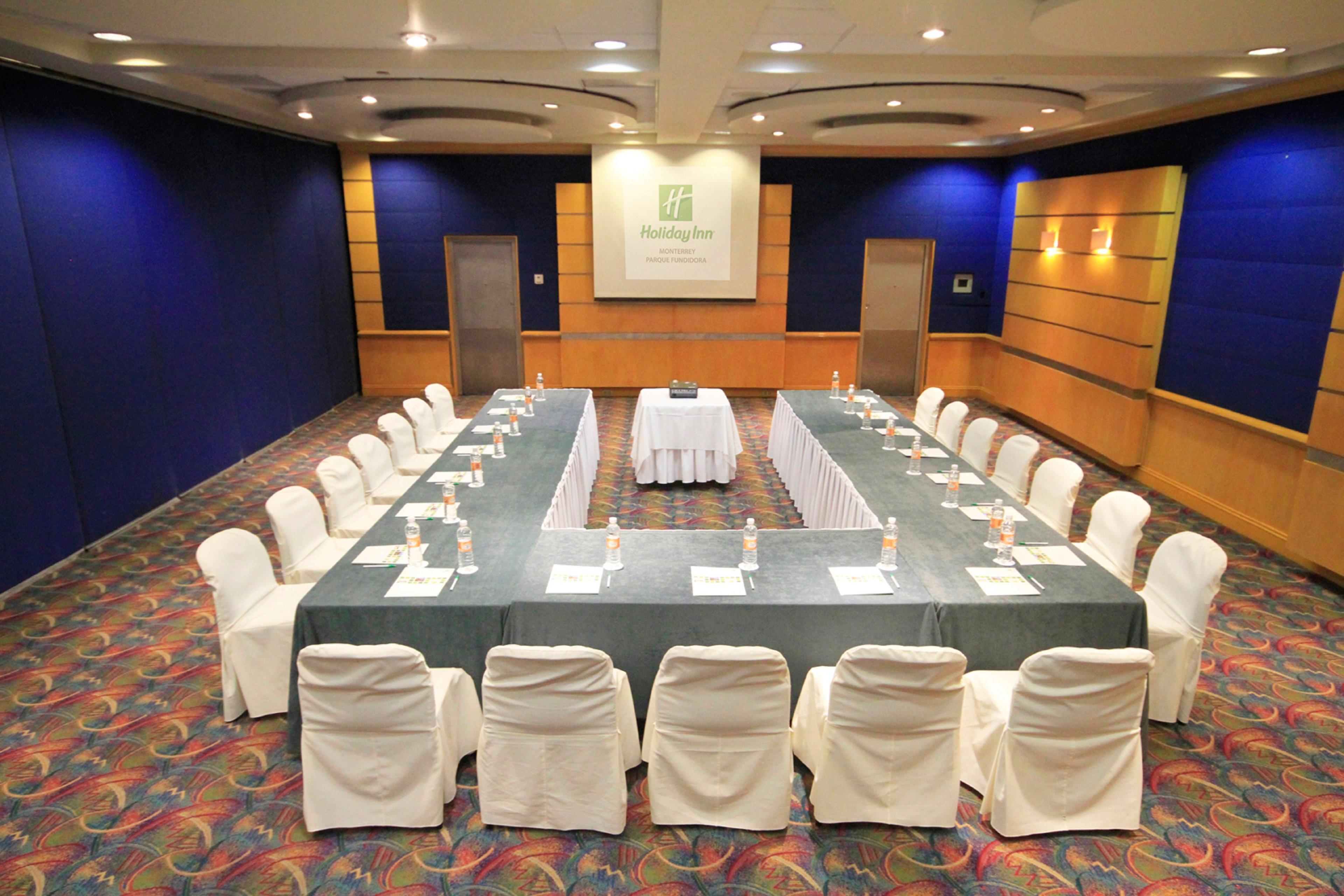 方迪多拉蒙特雷公园假日酒店 外观 照片 A meeting room at a hotel