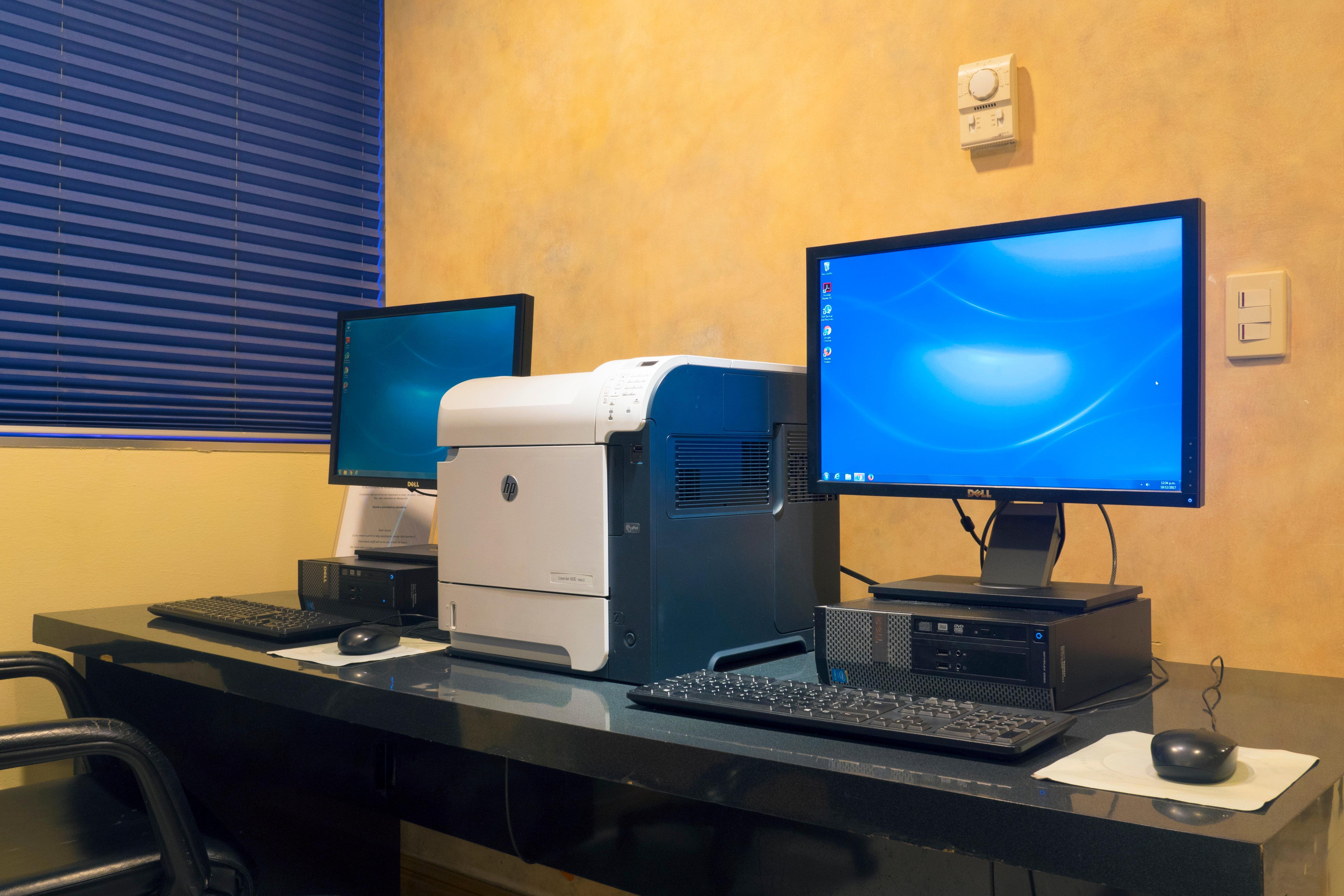 方迪多拉蒙特雷公园假日酒店 外观 照片 A computer printer