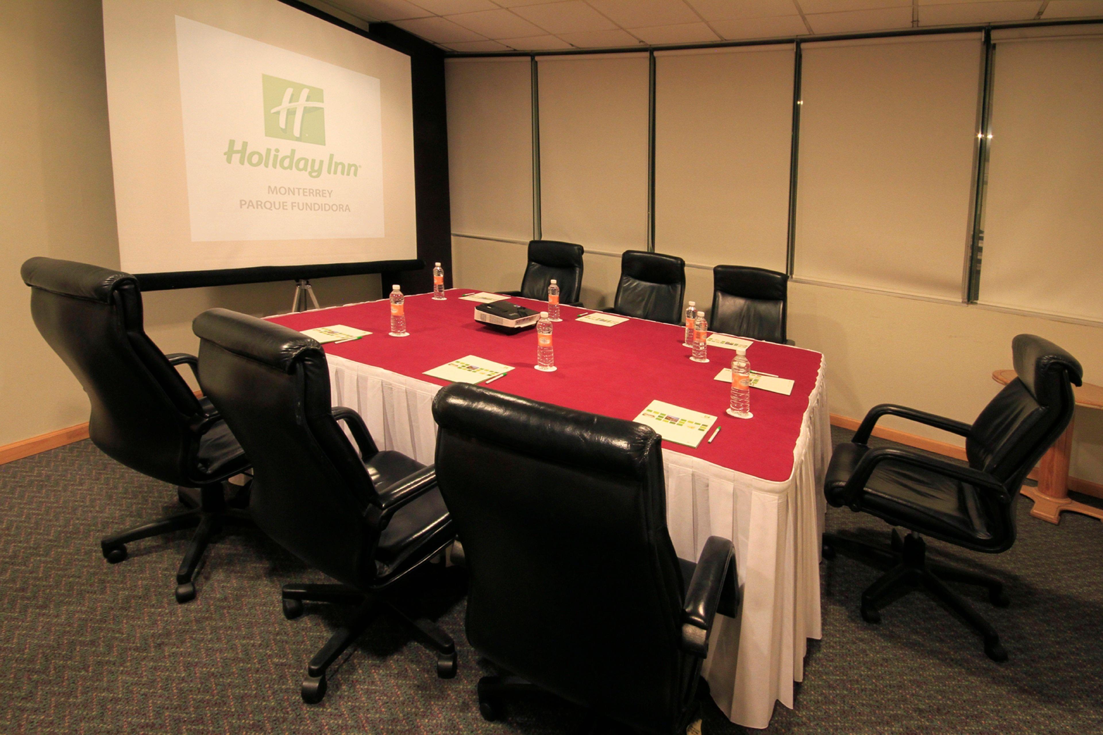 方迪多拉蒙特雷公园假日酒店 外观 照片 A typical boardroom