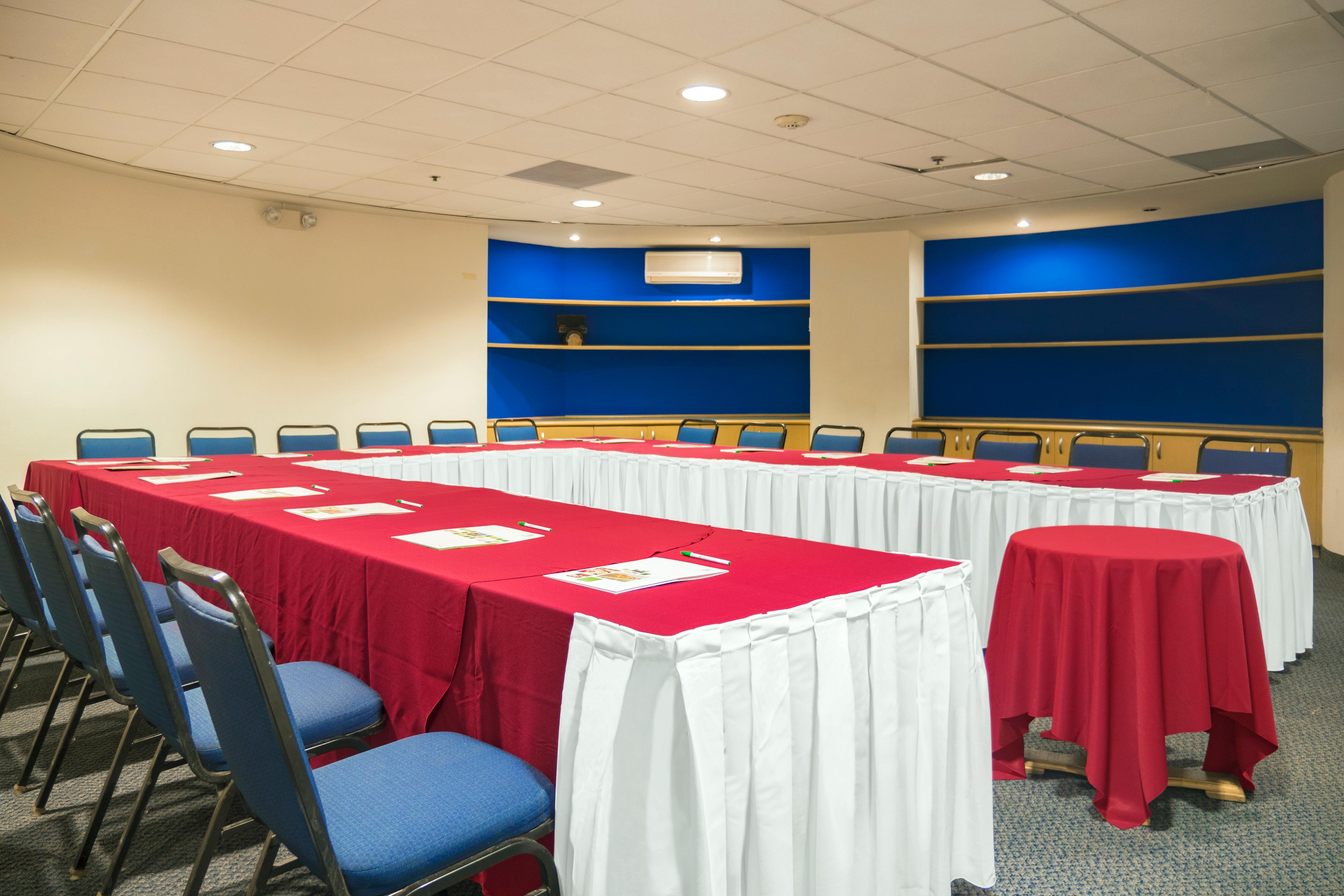 方迪多拉蒙特雷公园假日酒店 外观 照片 Meeting room