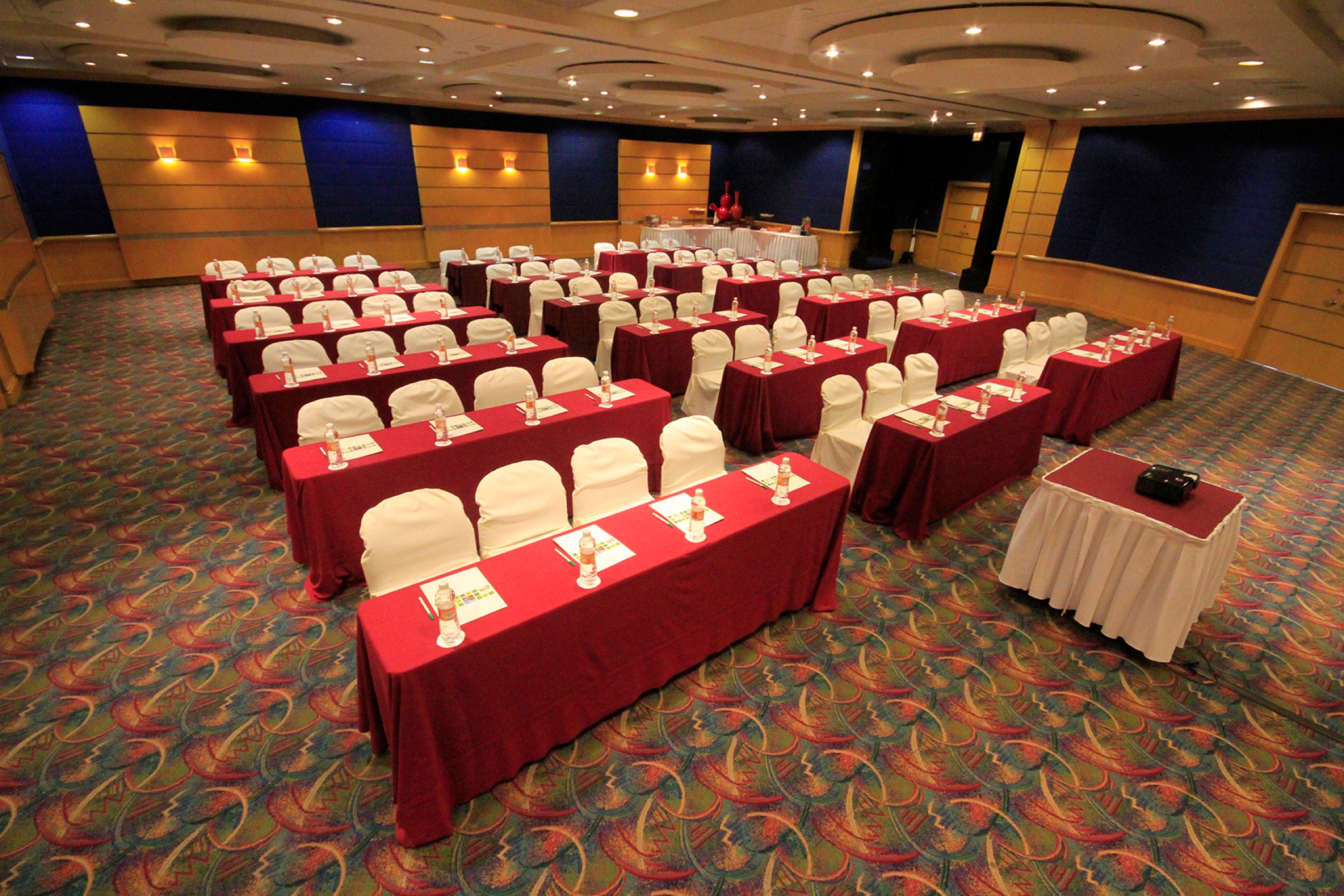 方迪多拉蒙特雷公园假日酒店 外观 照片 A meeting room at a hotel