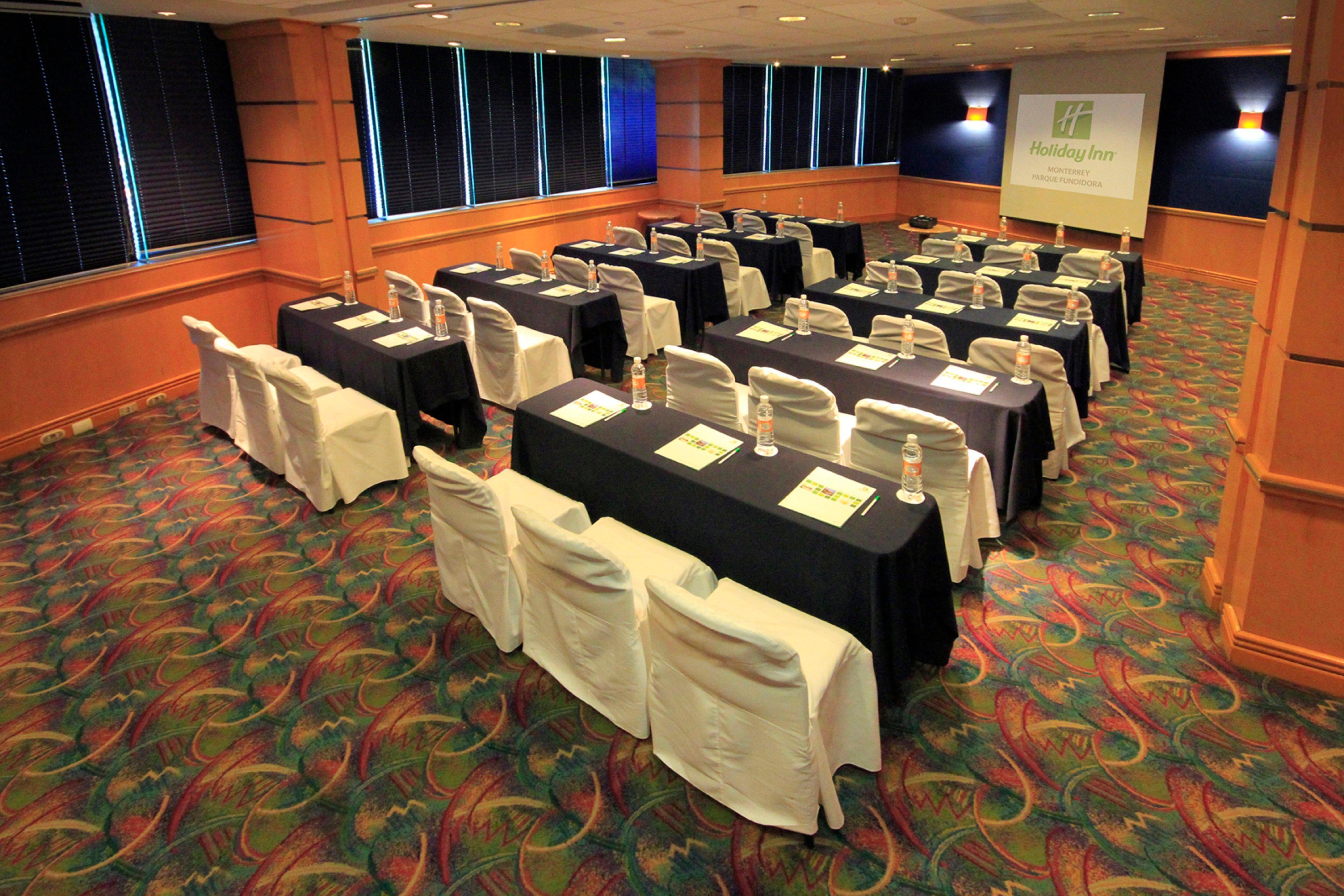 方迪多拉蒙特雷公园假日酒店 外观 照片 A typical classroom layout