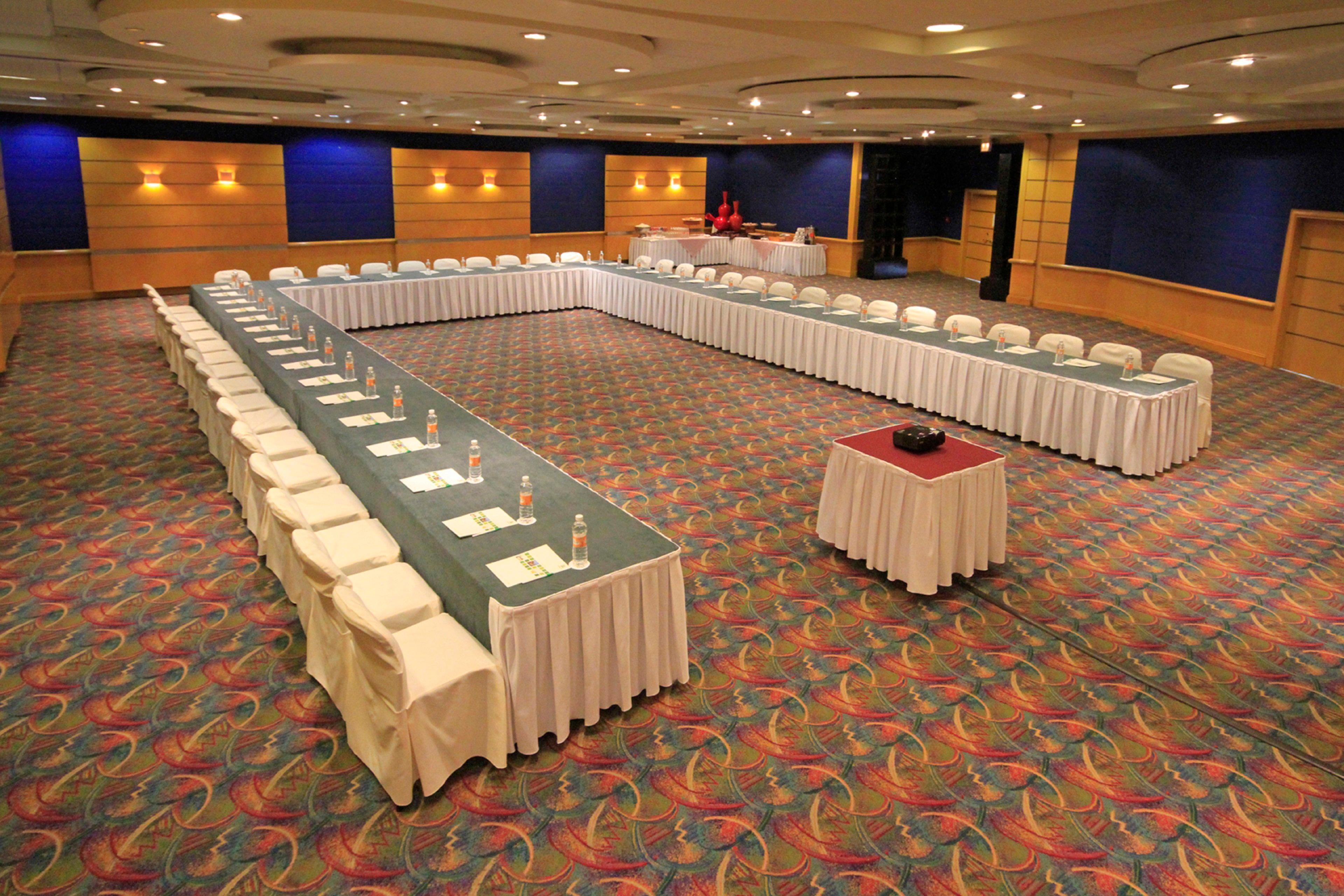 方迪多拉蒙特雷公园假日酒店 外观 照片 U-shaped table layout