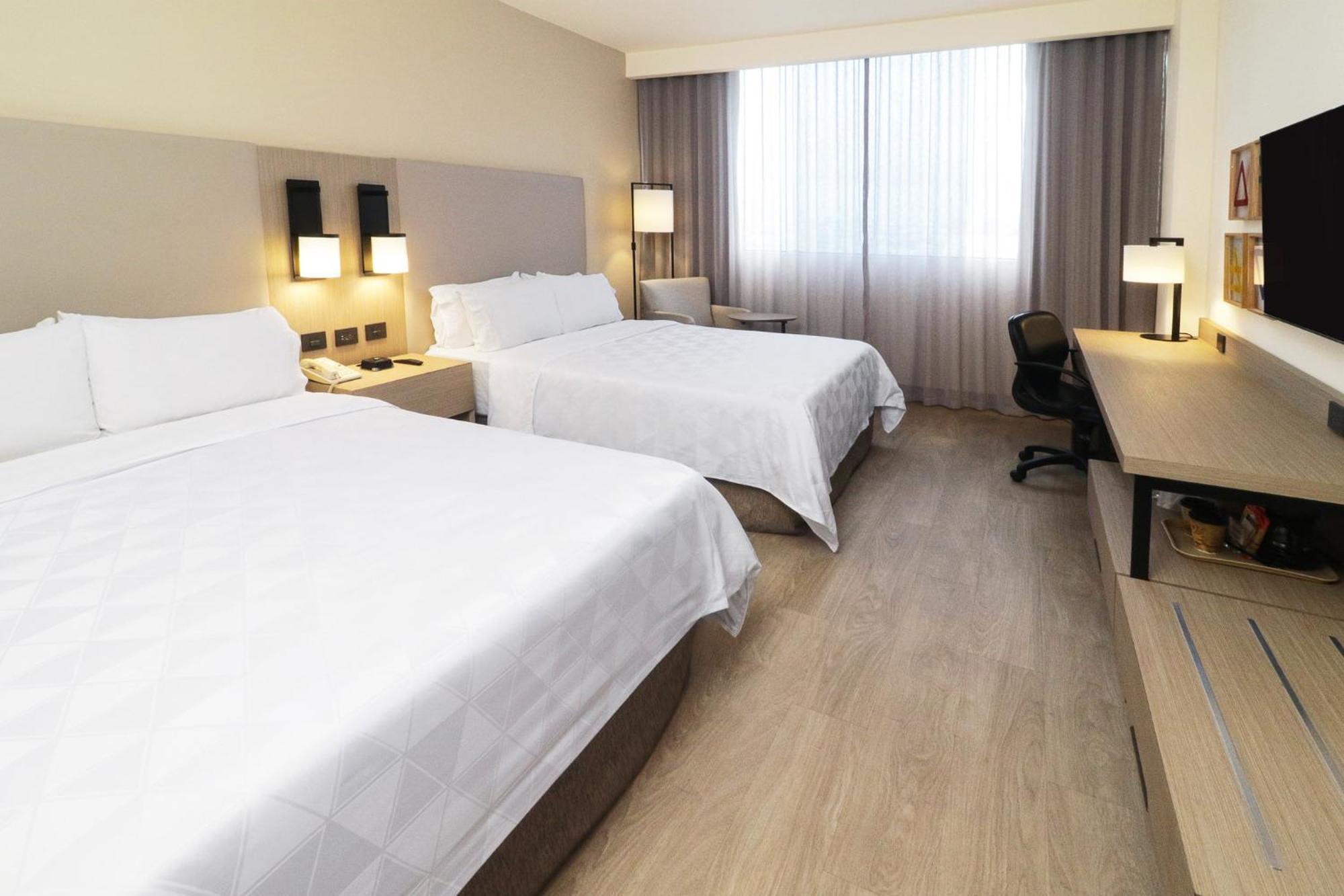 方迪多拉蒙特雷公园假日酒店 外观 照片 A room at the hotel